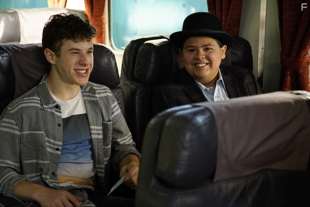 Nolan Gould and Rico Rodriguez in Американская семейка (2009)