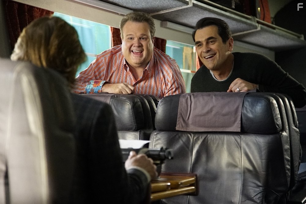 Ty Burrell and Eric Stonestreet in Американская семейка (2009)