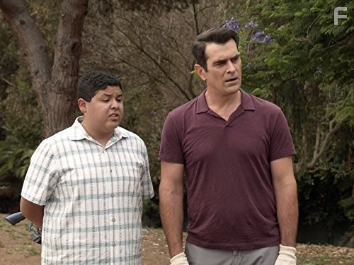 Ty Burrell and Rico Rodriguez in Американская семейка (2009)