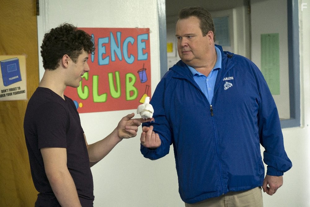 Eric Stonestreet and Nolan Gould in Американская семейка (2009)