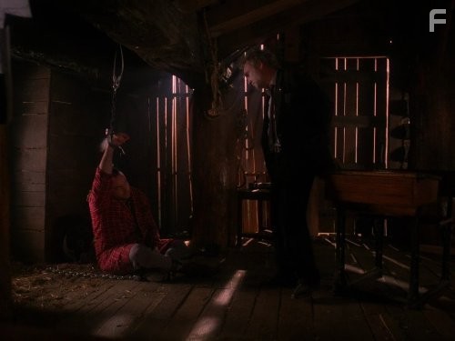 Eric DaRe and Kenneth Welsh in Твин Пикс (1990)