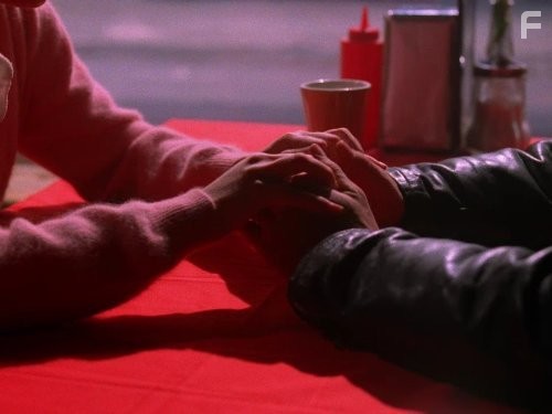 Lara Flynn Boyle and James Marshall in Твин Пикс (1990)