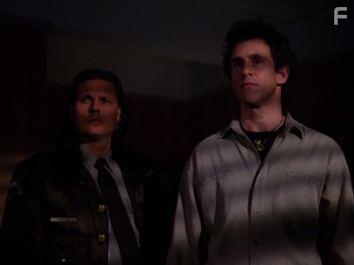 Michael Horse and Michael Ontkean in Твин Пикс (1990)
