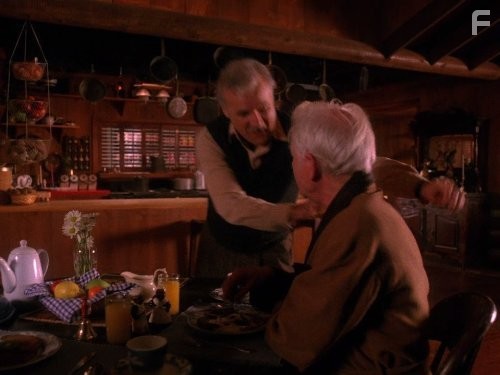 Jack Nance and Dan O'Herlihy in Твин Пикс (1990)