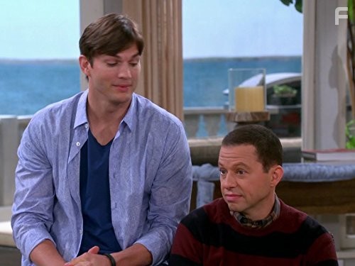 Jon Cryer and Ashton Kutcher in Два с половиной человека (2003)