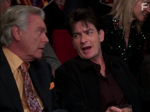 Charlie Sheen and Robert Wagner in Два с половиной человека (2003)