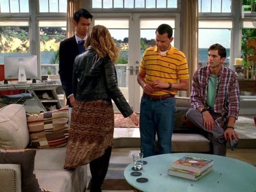 Jon Cryer, Ashton Kutcher, Amber Tamblyn, and Kelly Sry in Два с половиной человека (2003)