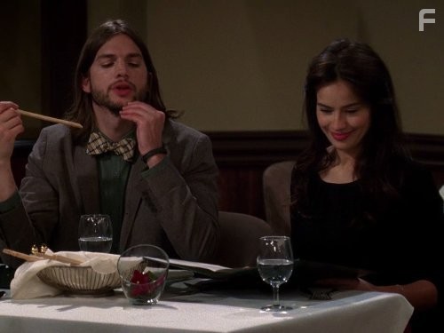 Ashton Kutcher and Sophie Winkleman in Два с половиной человека (2003)