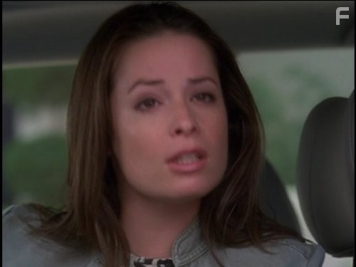 Holly Marie Combs in Зачарованные (1998)