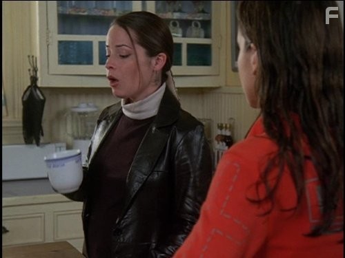 Holly Marie Combs in Зачарованные (1998)