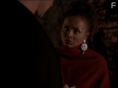 Debbi Morgan in Зачарованные (1998)