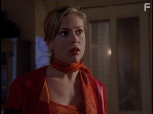 Alyssa Milano in Зачарованные (1998)