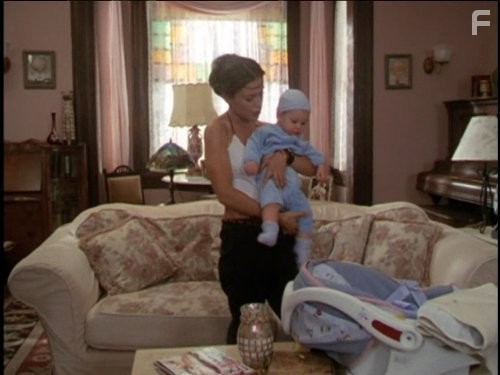 Alyssa Milano in Зачарованные (1998)