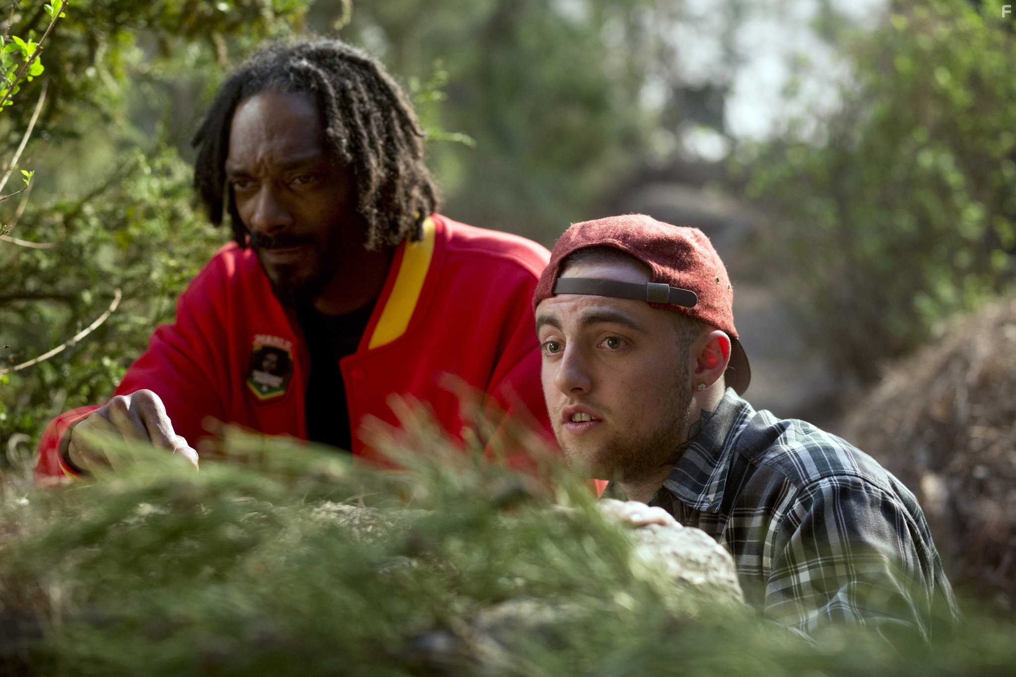 Snoop Dogg and Mac Miller in Очень страшное кино 5 (2013)