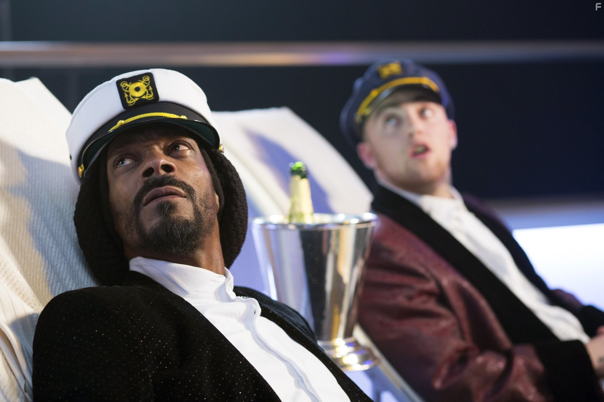 Snoop Dogg and Mac Miller in Очень страшное кино 5 (2013)