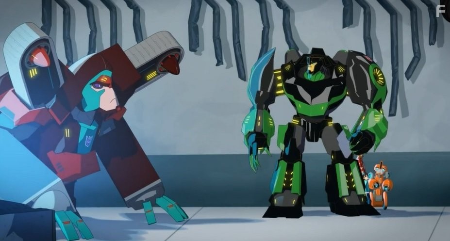 Matthew Yang King and Khary Payton in Трансформеры: Роботы под прикрытием (2015)