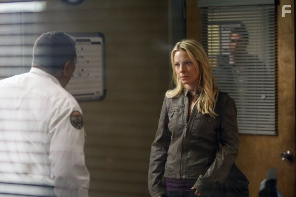 Steven Anthony Jones and Anastasia Griffith in Травма (2009)