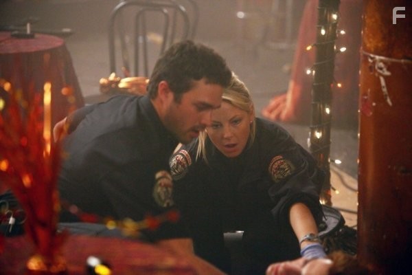 Anastasia Griffith and Taylor Kinney in Травма (2009)