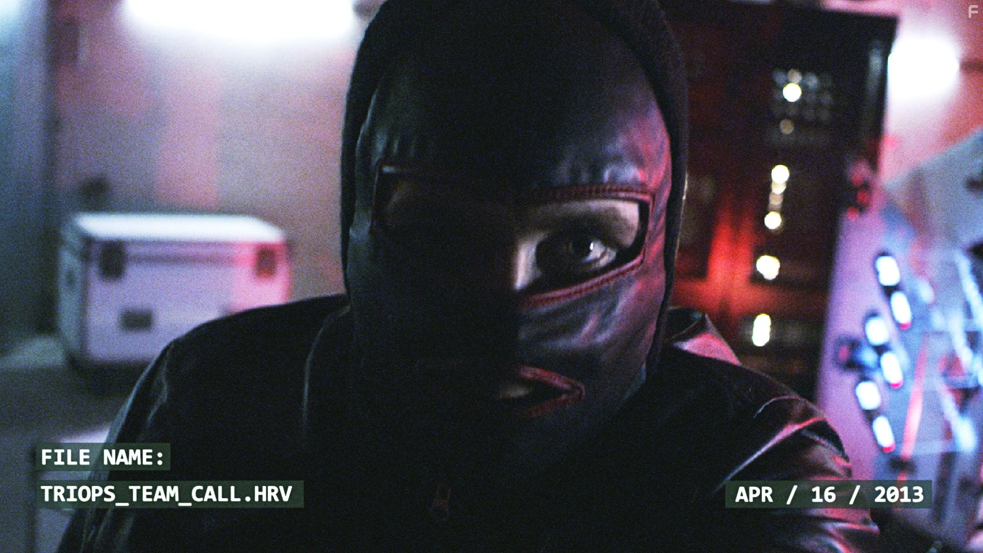 Neil Maskell in Открытые окна (2014)