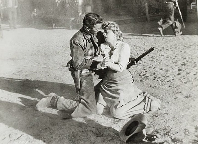 James Stewart and Shelley Winters in Bинчeстер 73 (1950)