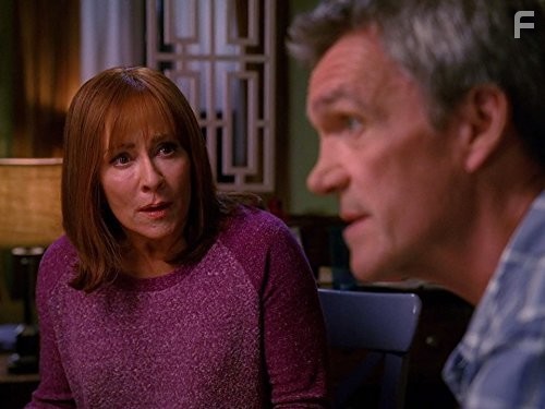 Patricia Heaton and Neil Flynn in Бывает и хуже (2009)