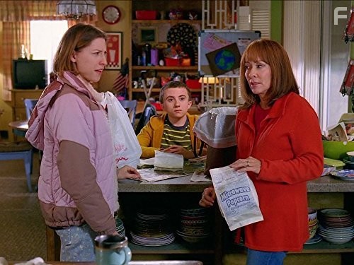Patricia Heaton, Eden Sher, and Atticus Shaffer in Бывает и хуже (2009)