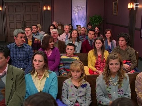 Patricia Heaton, Neil Flynn, Eden Sher, Charlie McDermott, and Atticus Shaffer in Бывает и хуже (2009)