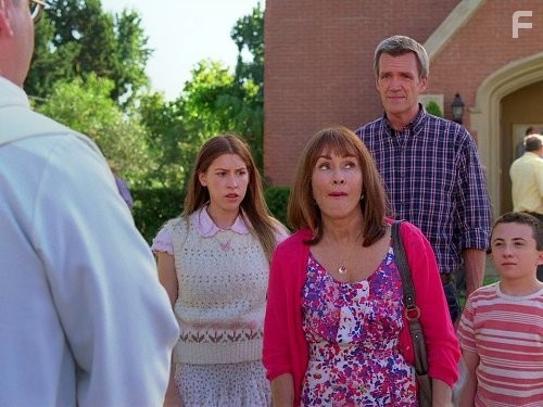 Patricia Heaton, Neil Flynn, Eden Sher, and Atticus Shaffer in Бывает и хуже (2009)