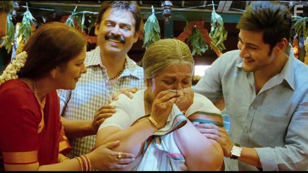 Jayasudha, Venkatesh Daggubati, and Mahesh Babu in Seethamma Vakitlo Sirimalle Chettu (2013)