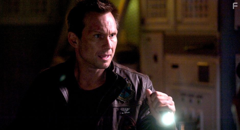 Christian Slater in В плену у космоса (2013)