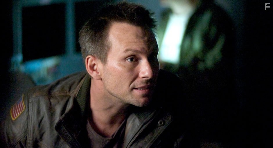 Christian Slater in В плену у космоса (2013)