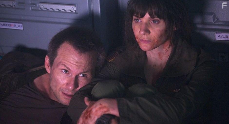 Christian Slater and Amy Matysio in В плену у космоса (2013)