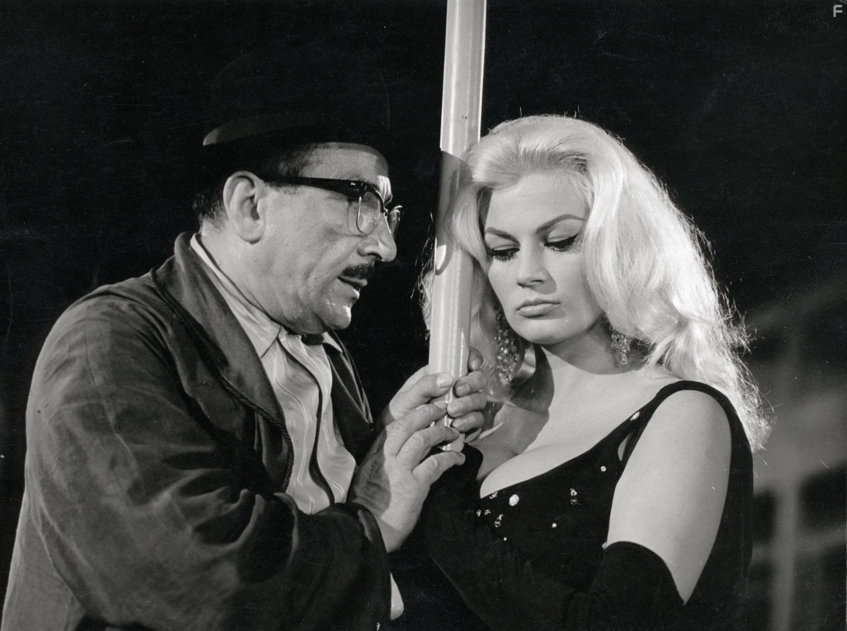 Anita Ekberg and Peppino De Filippo in Боккаччо 70 (1962)