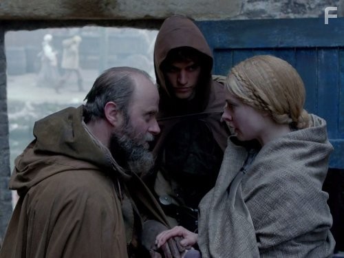 Rebecca Ferguson and David Shelley in Белая королева (2013)