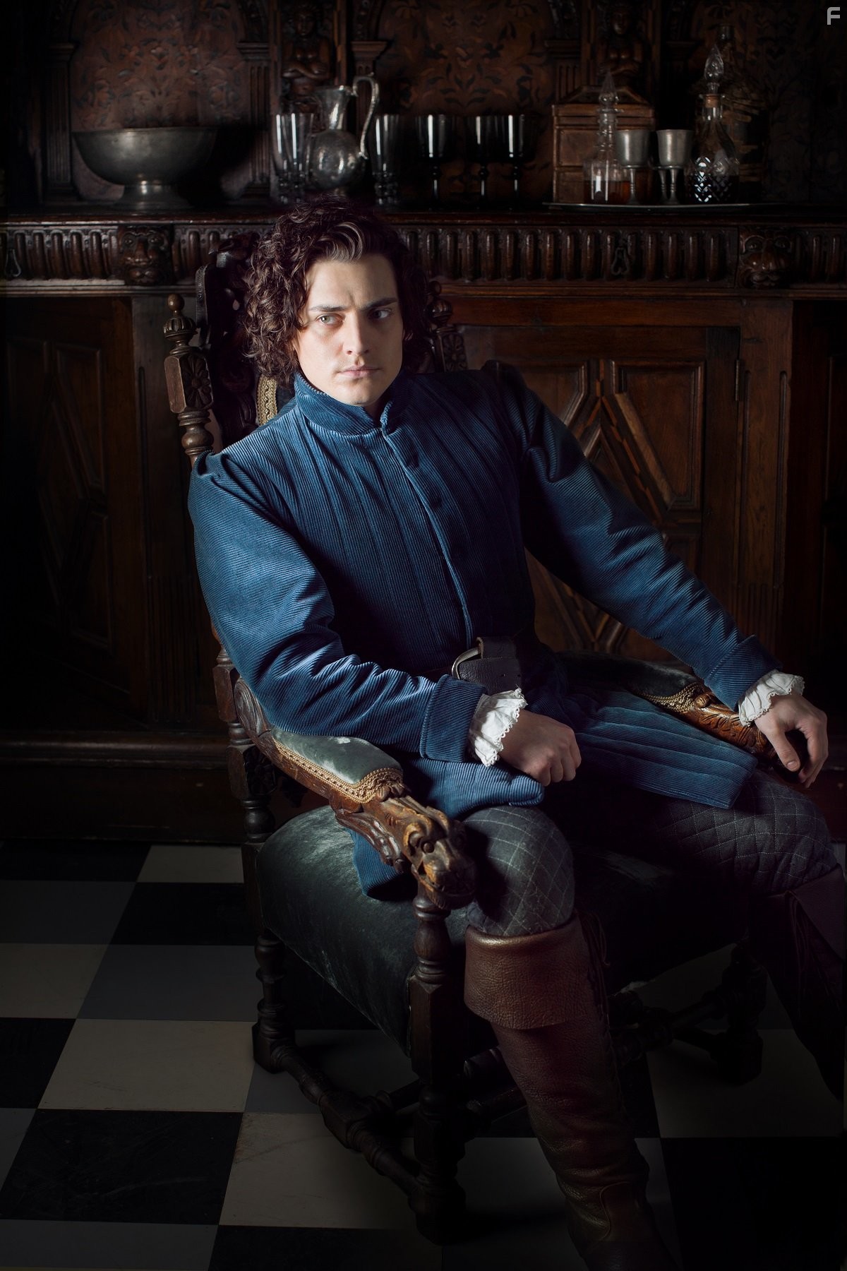 Aneurin Barnard in Белая королева (2013)