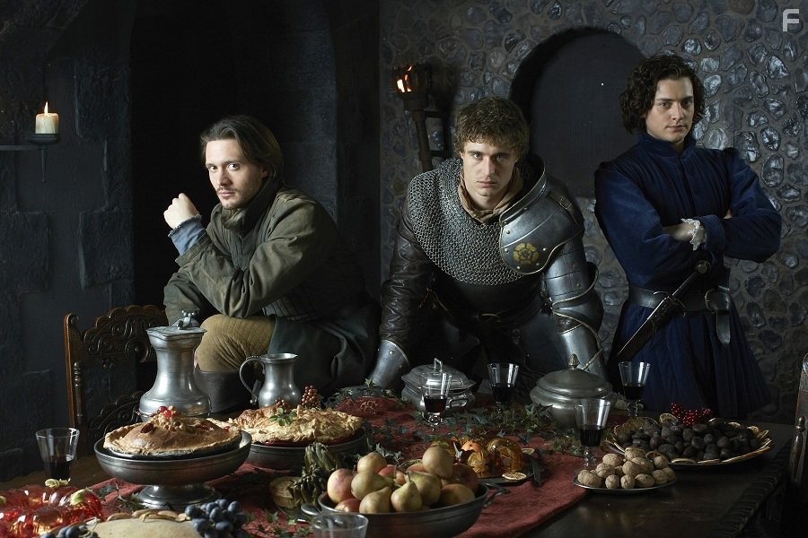 Max Irons, David Oakes, and Aneurin Barnard in Белая королева (2013)
