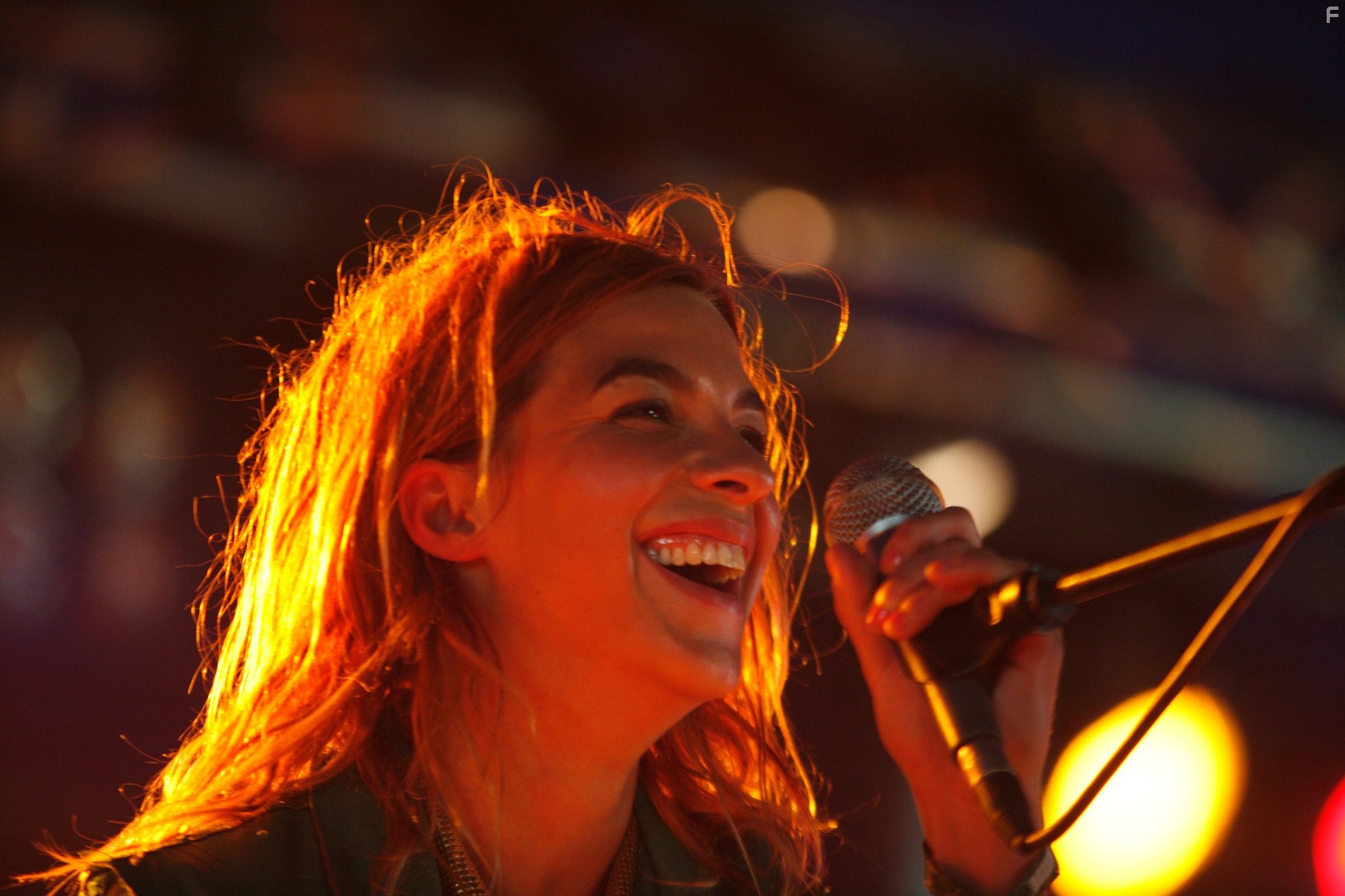 Natalia Tena in Музыка нас связала (2011)