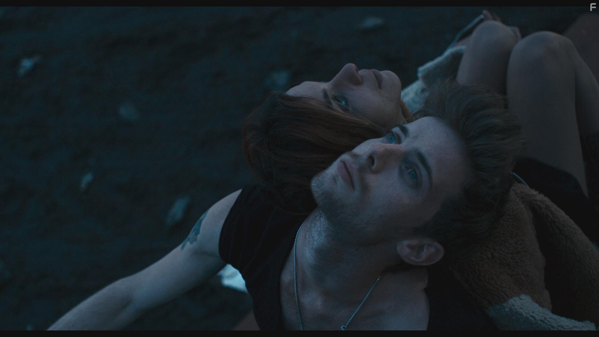 Natalia Tena and Luke Treadaway in Музыка нас связала (2011)