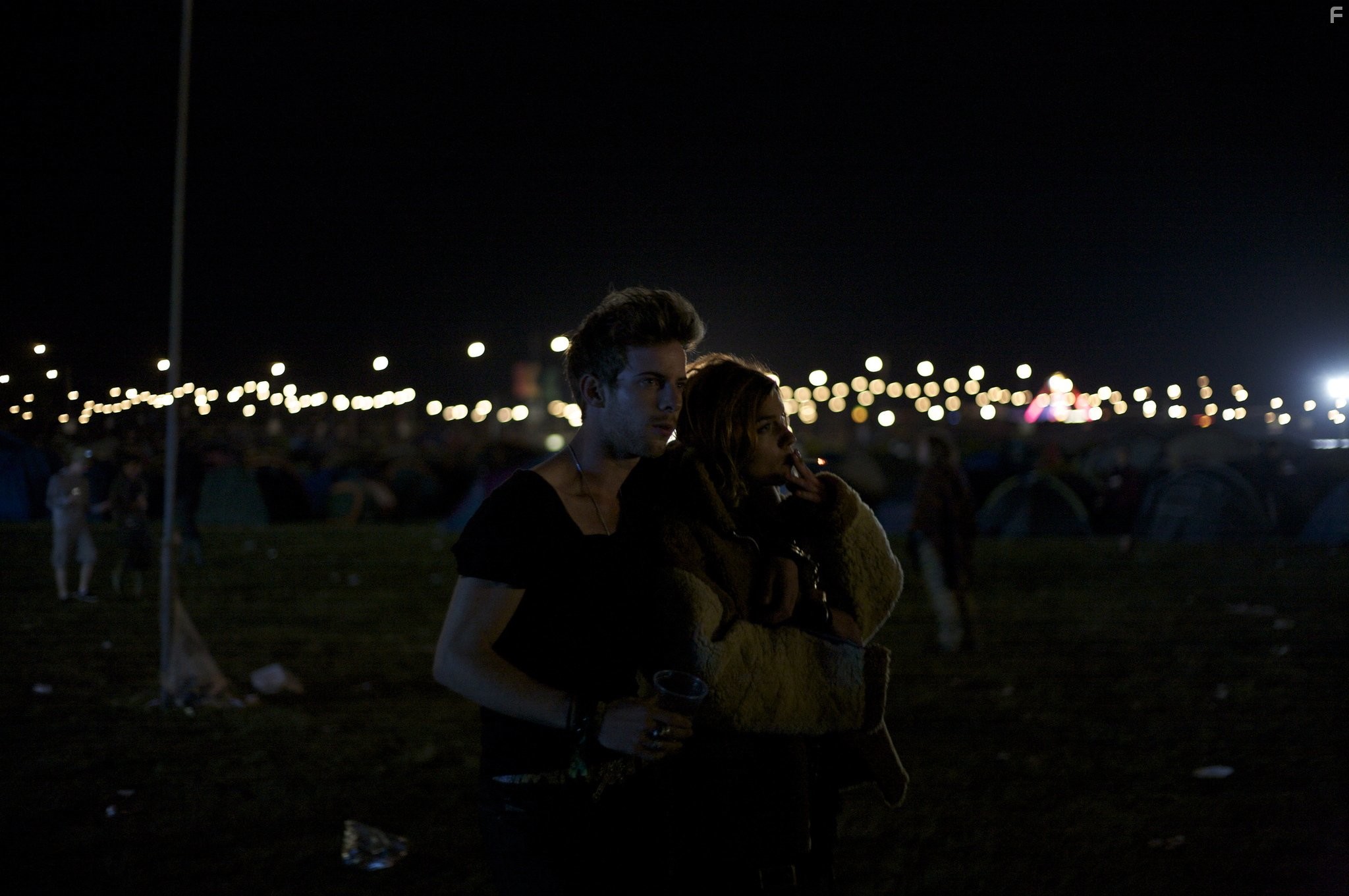 Natalia Tena and Luke Treadaway in Музыка нас связала (2011)