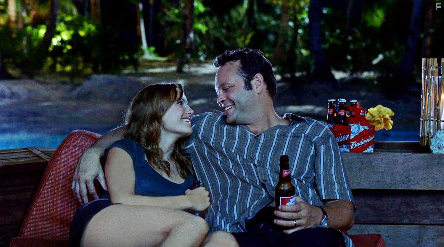 Vince Vaughn and Malin Akerman in Формула любви для узников брака (2009)
