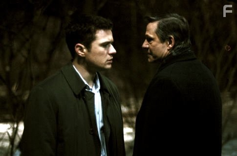 Ryan Phillippe and Chris Cooper in Измена (2007)