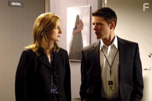 Ryan Phillippe and Laura Linney in Измена (2007)
