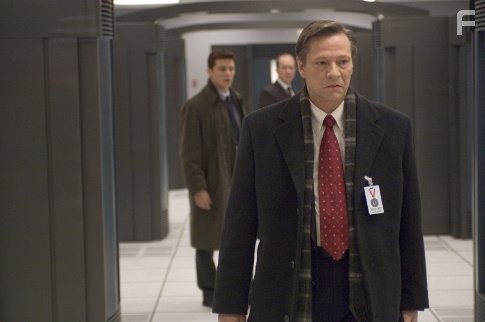 Ryan Phillippe and Chris Cooper in Измена (2007)