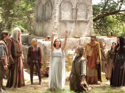 Craig Horner, Bruce Spence, Keisha Castle-Hughes, and Tabrett Bethell in Легенда об Искателе (2008)