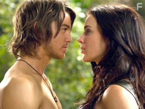 Craig Horner and Bridget Regan in Легенда об Искателе (2008)