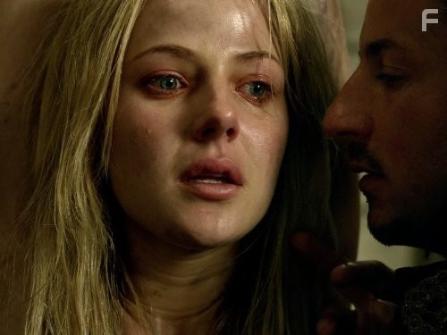 Craig Parker and Jessica Marais in Легенда об Искателе (2008)