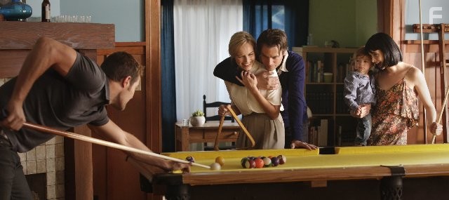 Justin Kirk, Kate Bosworth, and Krysten Ritter in Лучшие друзья и ребенок (2011)