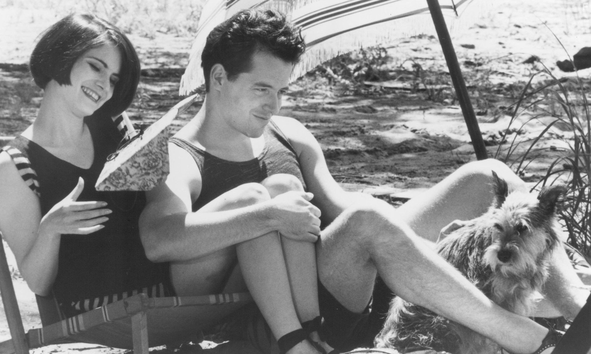 Matthew Broderick and Jennifer Jason Leigh in Миссис Паркер и порочный круг (1994)