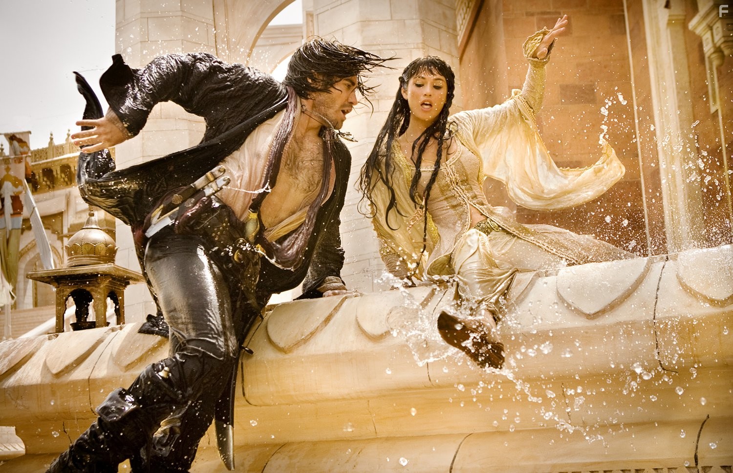 Jake Gyllenhaal and Gemma Arterton in Принц Персии: Пески времени (2010)