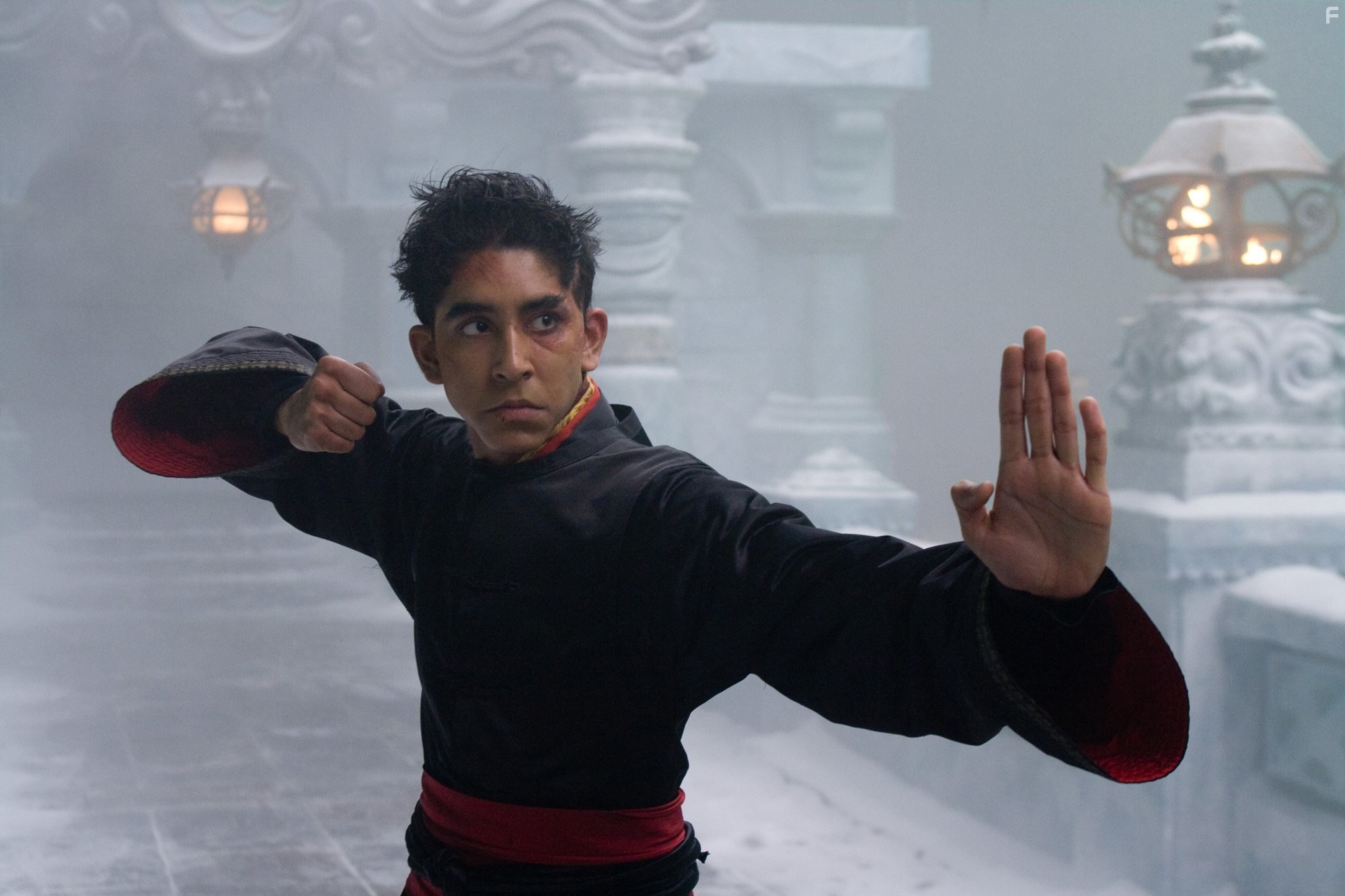 Dev Patel in Повелитель стихий (2010)